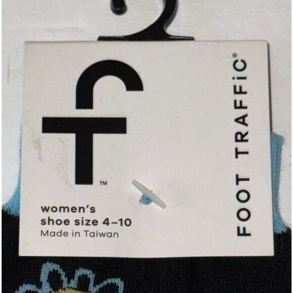 Foot Traffic Women's Girl Power Flower Print Black Pink Crew Socks Sz 4-10 NWT - Picture 3 of 4